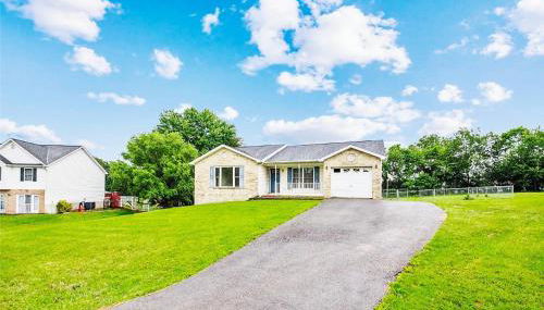 Pristine 3BR & 2bath Ranch style Near I-81 Hospitals & Downtown Martinsburg - Foto 4