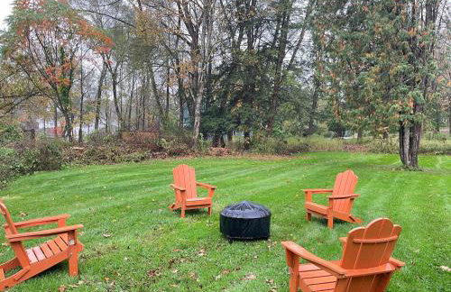 Dual-Home Berkshire Retreat Sleeps 16 - Foto 65