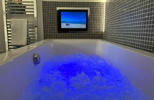 Luxurious 4 bedroom home in the heart of the Cotswolds with Hot Tub! - Foto 30