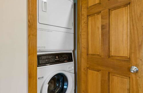 Impressive Dual Woods and Lake Homes That Sleep 32 - Foto 29