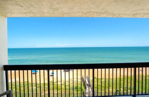 Luxury direct oceanfront corner with a large private balcony, heated pool and garage - Photo 20