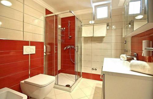 Einzigartige Villa mit Salzwasserpool, Panoramablick, Bikes, Trampolin, Tischtennis - Foto 25