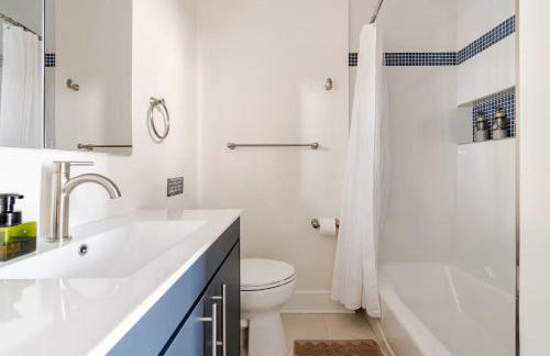 Entire 2-Story Garden Loft Apt with Parking, walk to Metro, Zoo, 2 mi from White House - Photo 18