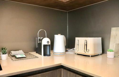 Luxury 2 Bed Apartment Vauxhall, Balcony, Sleeps 6, Central London - Open for Business stays, Long Stays, Families Relocating - Foto 38