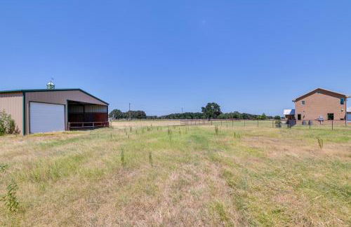 26-Acre Pilot Point Ranch Home with Pool and Mini Golf - Foto 41