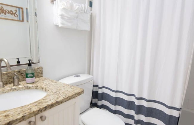 Sandy Shores 2BR Beach Getaway and Surf Spot - Photo 18