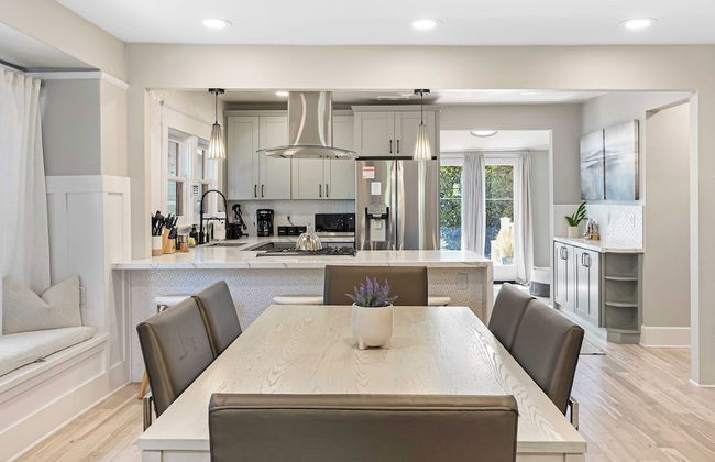 Luxe Backyard Oasis w/ Hot Tub Chic Design South Park Sanctuary - Foto 11