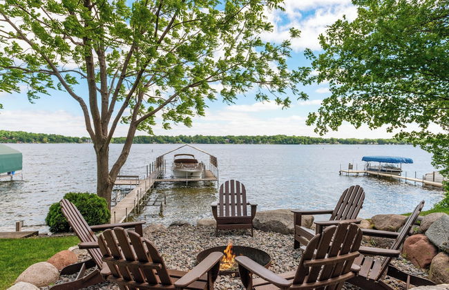 Lakefront Luxury - Foto 1