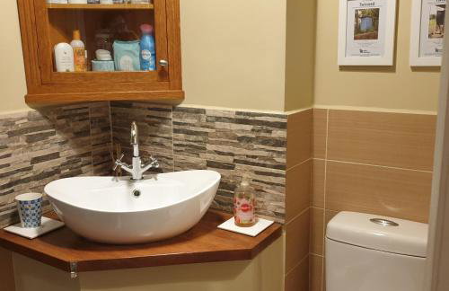 The Cabin - Great Views, Garden, Netflix, Near Town - Photo 12