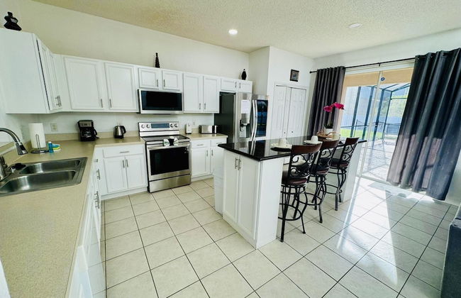 7/6.5 Beautiful Vacation Home With Private Pool, and Much More!! - Foto 6