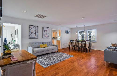 Cozy 4BR Retreat - Private backyard, Gazebo & Grill - Foto 18