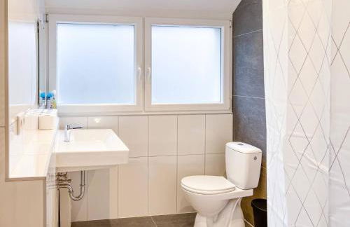 T&K Apartments - 5 Zimmer Einfamilienhaus 15min to Messe Fair DUS - Willich - Foto 9