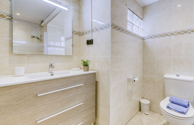 4 bedroom House in Castelló d'Empúries with private pool and garden - Photo 17