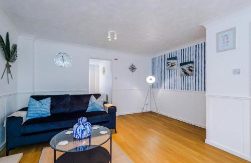 4BR Home for 8, Full Kitchen, Parking, WiFi in Northwich - Photo 51