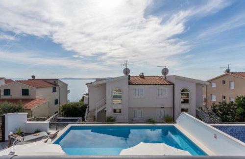 Holiday home Lola, sea on a palm! HEATED POOL - Photo 6