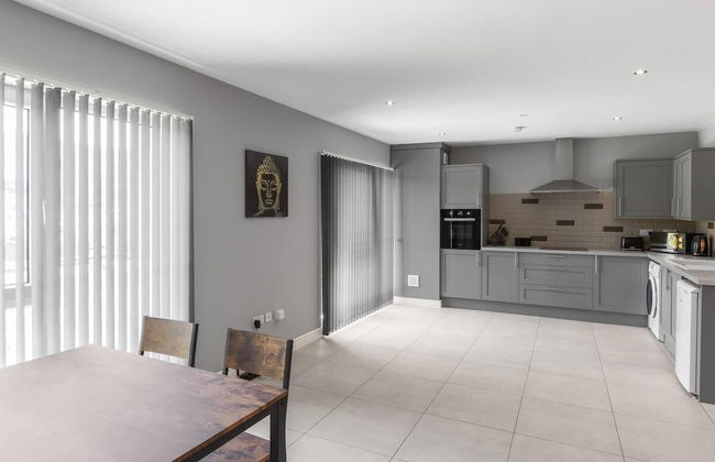 Impeccable 1-bed Apartment in Ebbw Vale, Wales - Foto 3