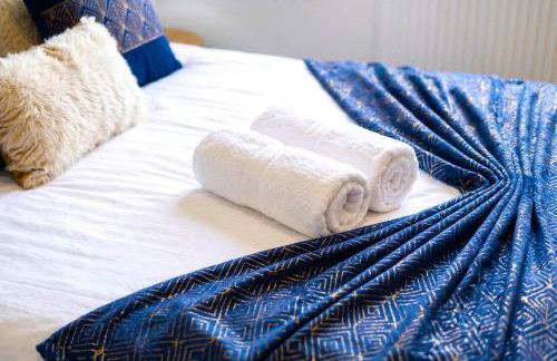 Green Haven Villa - 4BR Spacious House with Hot tub, Ample Parking, Air Condition, WIFI, Netflix, Patio & Garden - Foto 36