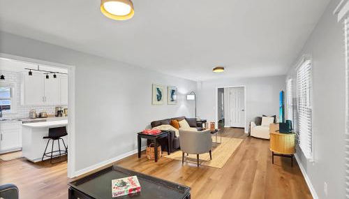 3 Bedrooms 8 Guests Modern Ranch Retreat on Half Acre - Foto 2