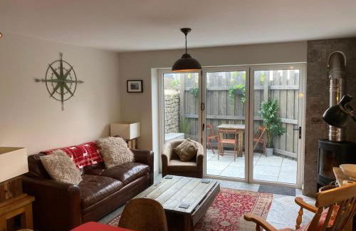 Great country-style house with a courtyard - Photo 1