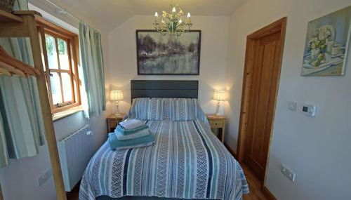 Deer Lodge with a View - Photo 5, towels, wardrobe