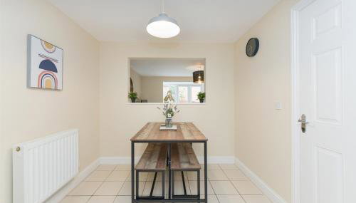 Stunning Garden House with Free WIFI and Parking - Foto 5