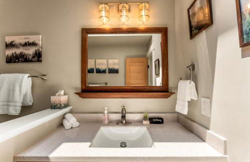 Spacious Comfort in Scenic Monument - Foto 42