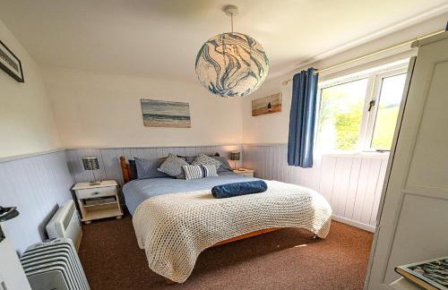 Badgers Den, a beautiful log cabin in a secluded valley close to the beach - Foto 6