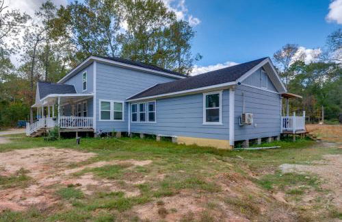 10 Mi to Lake Conroe Couples Retreat with Porch! - Photo 3