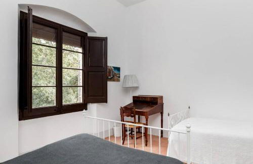 Can Rovira - Stunning Neoclassical Mansion, Just 20 min drive from Barcelona City Center, Ideal for groups and families - Foto 36