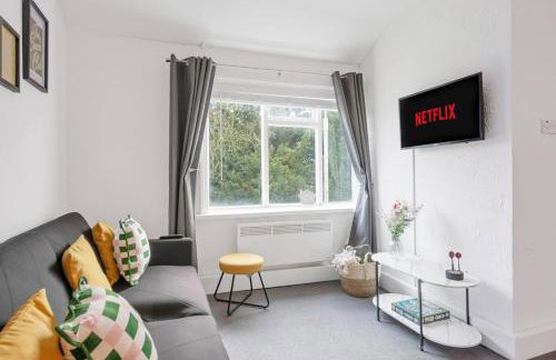 1Bed Contractor & Pilot flat - Parking & FAST WiFi - Foto 17