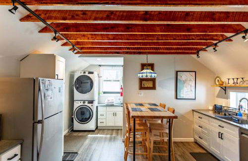 Private Renovated Apt w WasherDryer near dwntwn - Foto 15