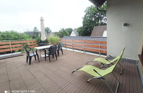 Gemütliche Ferienwohnung mit großer Dachterasse in gehobener Wohngegend - Foto 3