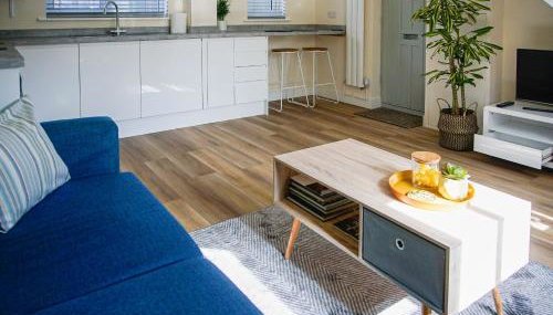 Walking distance to hospital and town with free off-road parking - Foto 5