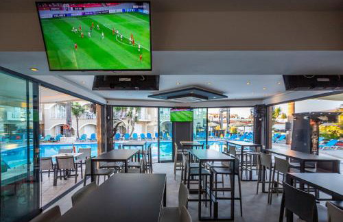 Vivian Hotel - Photo 40