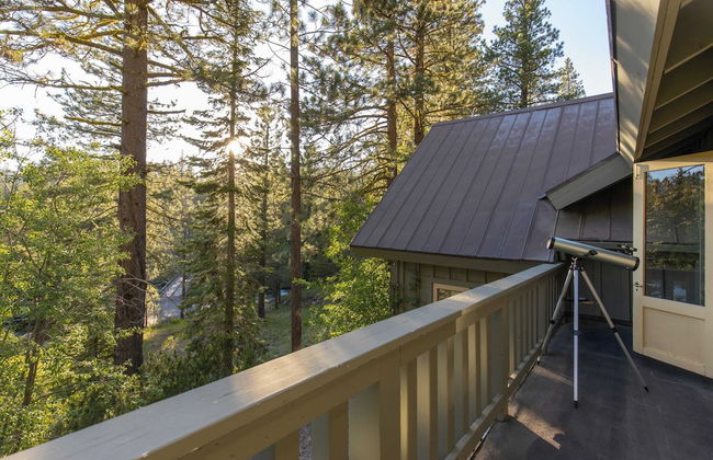 Everett by Avantstay 5mins to Palisades Tahoe! w/ HOT TUB - Photo 28