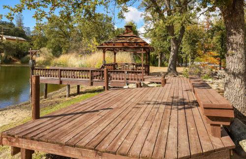 Oak Pond Retreat Stocked pond/pool table/BBQ Grill/EV Charger - Foto 53