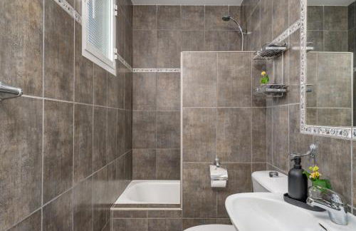 Two bedroom, two bathroom, balcony, pool area, view - Photo 20