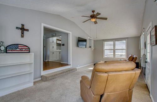 Peaceful Retreat with Private Hot Tub in New Albany - Foto 10