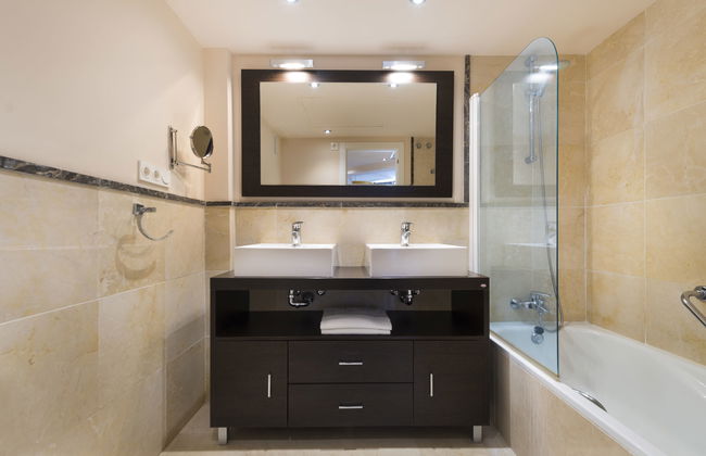 Lateral View - Photo 6