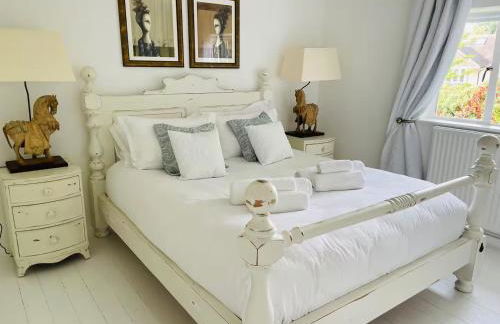 Designer Cottage with Parking - Esher Surrey - Pass the Keys - Foto 11