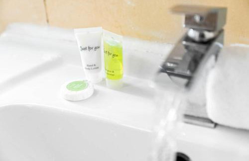 Modern 6-Bedroom Home - Sleeps 12 - Parking - Garden 568P - Foto 78