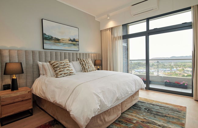 When Away - Luxury 2 Bedroom In Menlyn Maine 110m - Photo 2