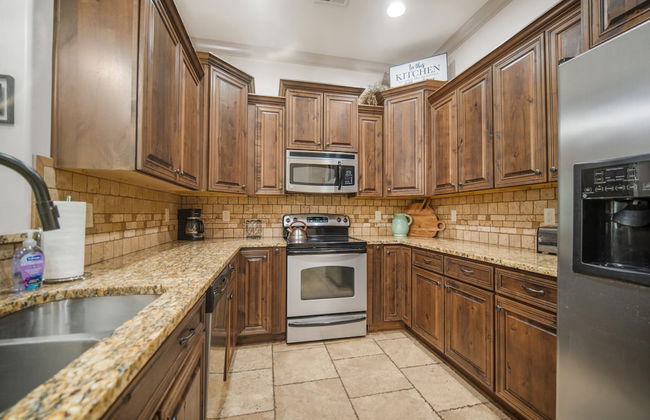 Poolside Retreat Directly Across From Pool! - Foto 13