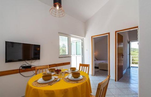 2 Bedroom Nice Home In Molat - Photo 3