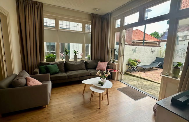 Apartment in the Fortified With Private Garden - Photo 22