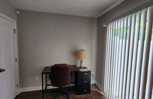 Large 3 bedroom Downtown Parking - Photo 9