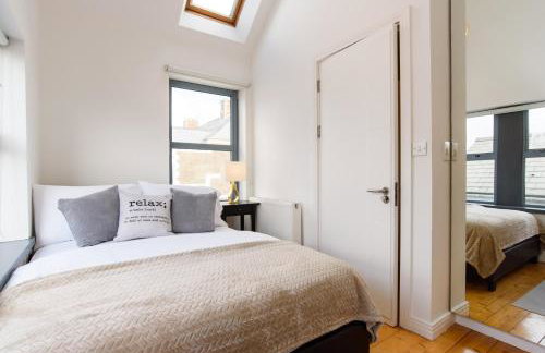 City Retreat, 2 Bed House with Cloudstream Hot Tub - Foto 36