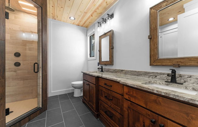 Blue Heron & Gray Fox by Avantstay 2 Lakefront Homes, Sleeps 44 Pool, Dock, Theater - Foto 67