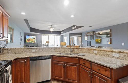 Modern Decor, Views, Grill, Workstation, Boat + 2 PWC Slips & Resort-Style Amenities - Foto 14