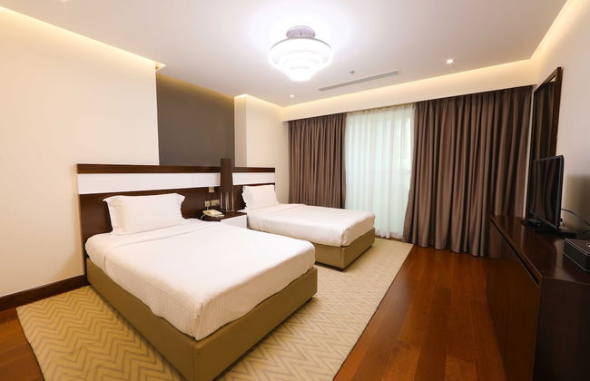 Number One Tower Suites - Photo 13